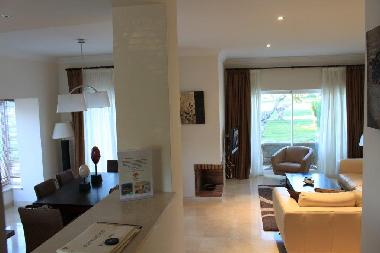 Untere Etage mit Wohn- und Essbereich und Kche