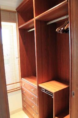 Ankleidezimmer des zweiten Schlafzimmers