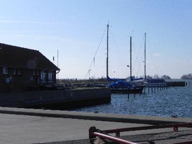 Der Hafen  von Lemkenhafen