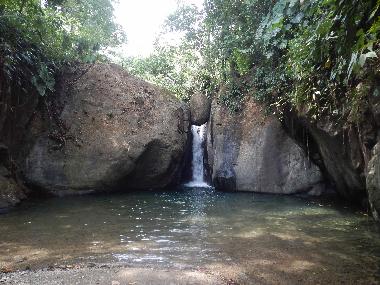 Wasserfall unweit von der Villa