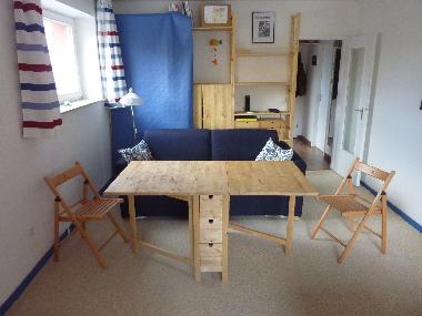 Tisch fr 8 Personen, plus Schreibtisch