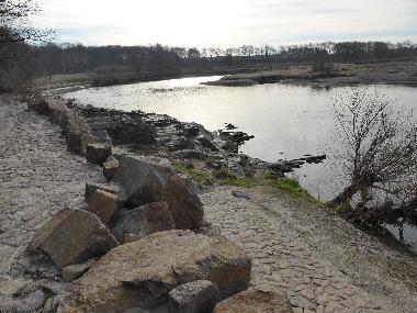 rad und wanderweg entlang der mulde