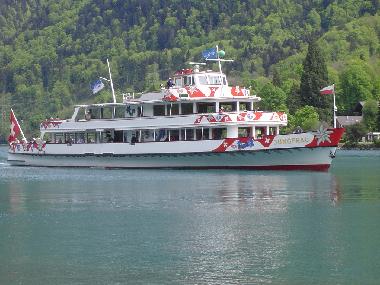 Jungfrau auf dem Brienzersee, tolle Rundfahrten mit Fondue Raclette, oder zu den Giessbachf�llen.