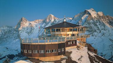 Schilthorn/Piz Gloria liegt auf fast 3000m mit der Gondelbahn ein echtes Erlebnis