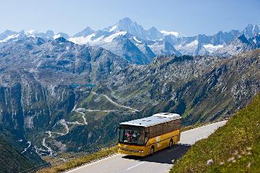 Mit dem Postauto �ber P�sse oder einfach nur eine Rundfahrt hoch zur grossen Scheidegg im Schatten d