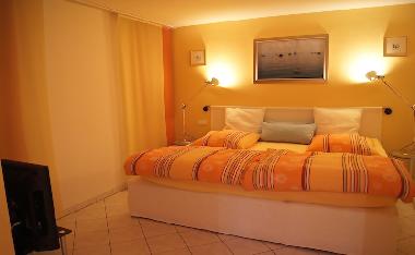 Kingsize-Bett, 240 breit, Design-Leseleiuchten