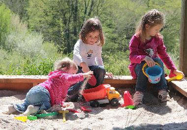 ein �berdachter Sandkasten f�r die Kleinen