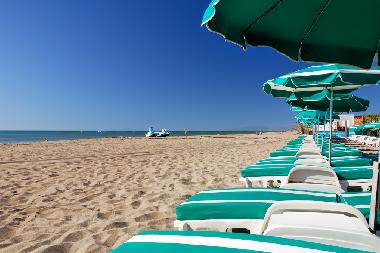 Mittelmeer mit Sandstrand auf 500 M