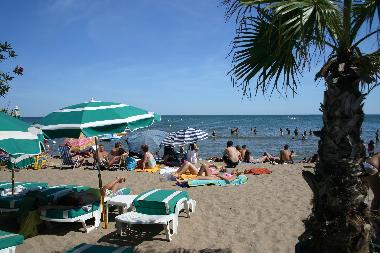 Mittelmeer mit Sandstrand auf 500 M