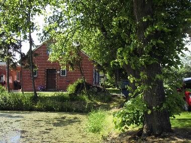 Ferienhaus Deichblick liegt an einem kleinen Sloot