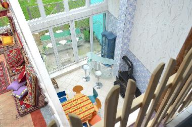 Blick auf Galerie und K�che