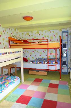 4 Bett-Kinderzimmer