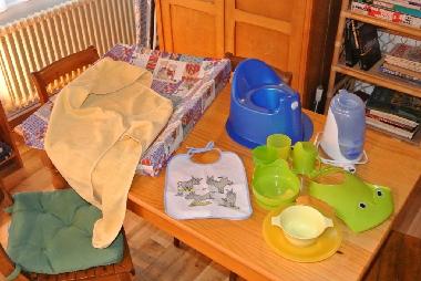 Einiges des Baby-Zubeh�rs zur Verf�gung gestellt