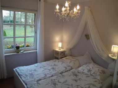 Schlafzimmer Erdgeschoss mit Bettw�sche