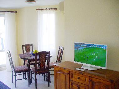 Surfen Sie im Internet oder schauen Sie SAT TV mit dem Smart TV.