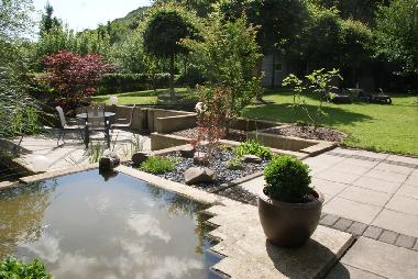 Gartenanlage mit oberem Teich