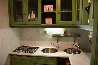 K�che mit Gasherd, 2 Sp�len und Backofen, Detailansicht 1 