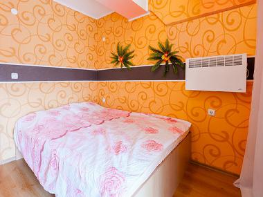 Groes Bett mit orthopdischer Matratze