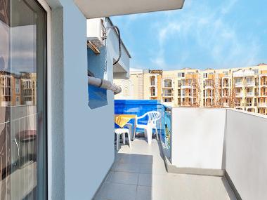 Terrasse mit Tisch und Sthlen