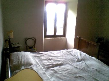 Schlafzimmer - 2 Betten - Alte M�bel aber mit neuen Matratzen un