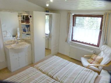 Schlafzimmer mit Doppelbetten