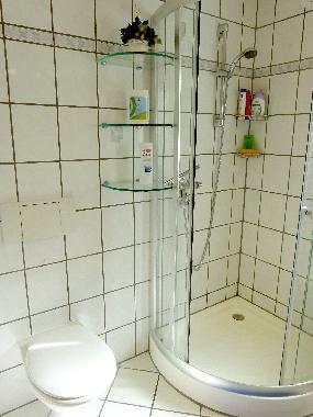 Dusche und Toilette
