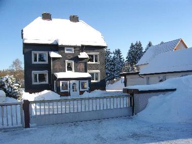 Wohnhaus im Winter