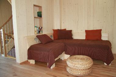 Sitzecke im Aufenthaltsraum,  eine zus�tzliche Schlafgelegenheit