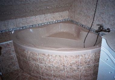 Badezimmer mit Eckbadewanne