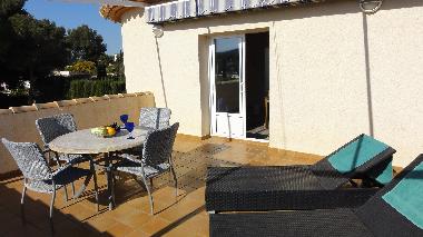 uneinsehbare eigene Terrasse mit gro�em Sonnensegel