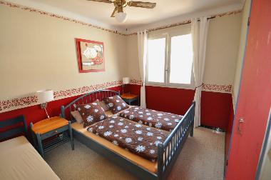 Schlafzimmer Fewo I (mit Beistellbett)