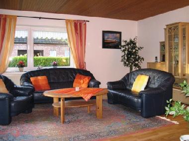 Gem�tliches grosses Wohnzimmer mit TV, Radio, Schreibtisch usw.