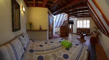 Doppelbett in einem der Ferienh�user im Kalachuchi Beach Resort