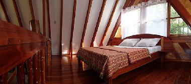 Oberer Stock mit Doppelbett im Kalachuchi Beach Resort