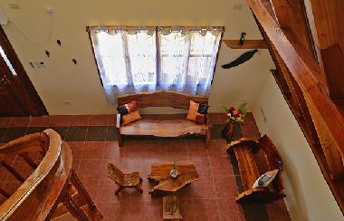 Wohnzimmer in einem der Ferienh�user im Kalachuchi Beach Resort