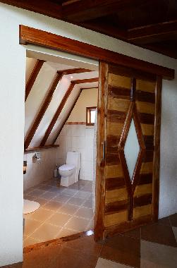 Bad in einem der Ferienh�user im Kalachuchi Beach Resort