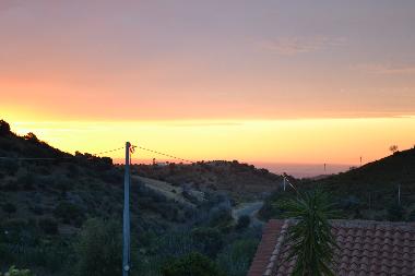 Die Abendd�mmerung von der Dachterrasse aus gesehen. Wenn es dunkel ist, sieht man von dort sogar di