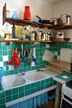 Ein Teil der K�che, auch hier "typischer sardinia style".