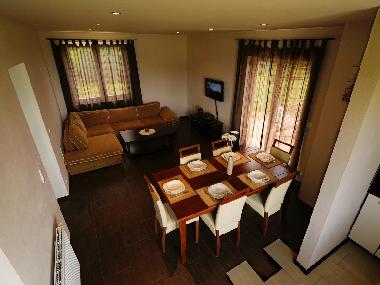 Wohnzimmer und Esszimmer