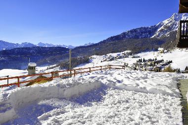 visit the apartment website: www.niddelaigle.jimdo.com/english