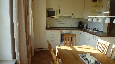 Kche mit Gefrierschr, GS, Mikrow, Esstisch fr 8 Personen