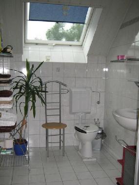 Bad mit Dusche und WC