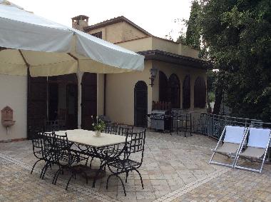 Groe Terrasse auf der Rckseite