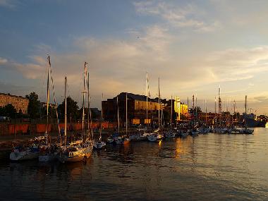 Liepaja ist ein Hafenstadt mit dem Jachthafen im Stadtzentrum