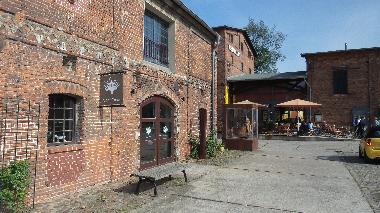 K�nstlerhof Buch mit Werkst�tten und Gormetk�che