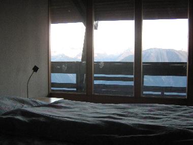 Vom Schlafzimmer aus hat man das ganze Alpenpanorama vor sich!