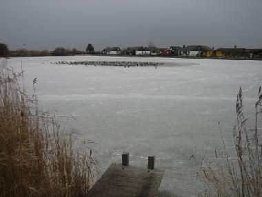 Binnensee im Winter