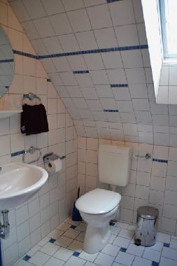 Duschbad-Toilette-Waschbecken e.c.