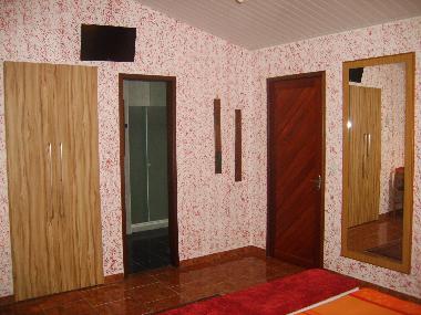 Zimmer (1) mit Ehebett