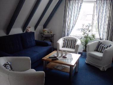 Wohnzimmer, Schlafcouch bei Bedarf fr 2 Personen